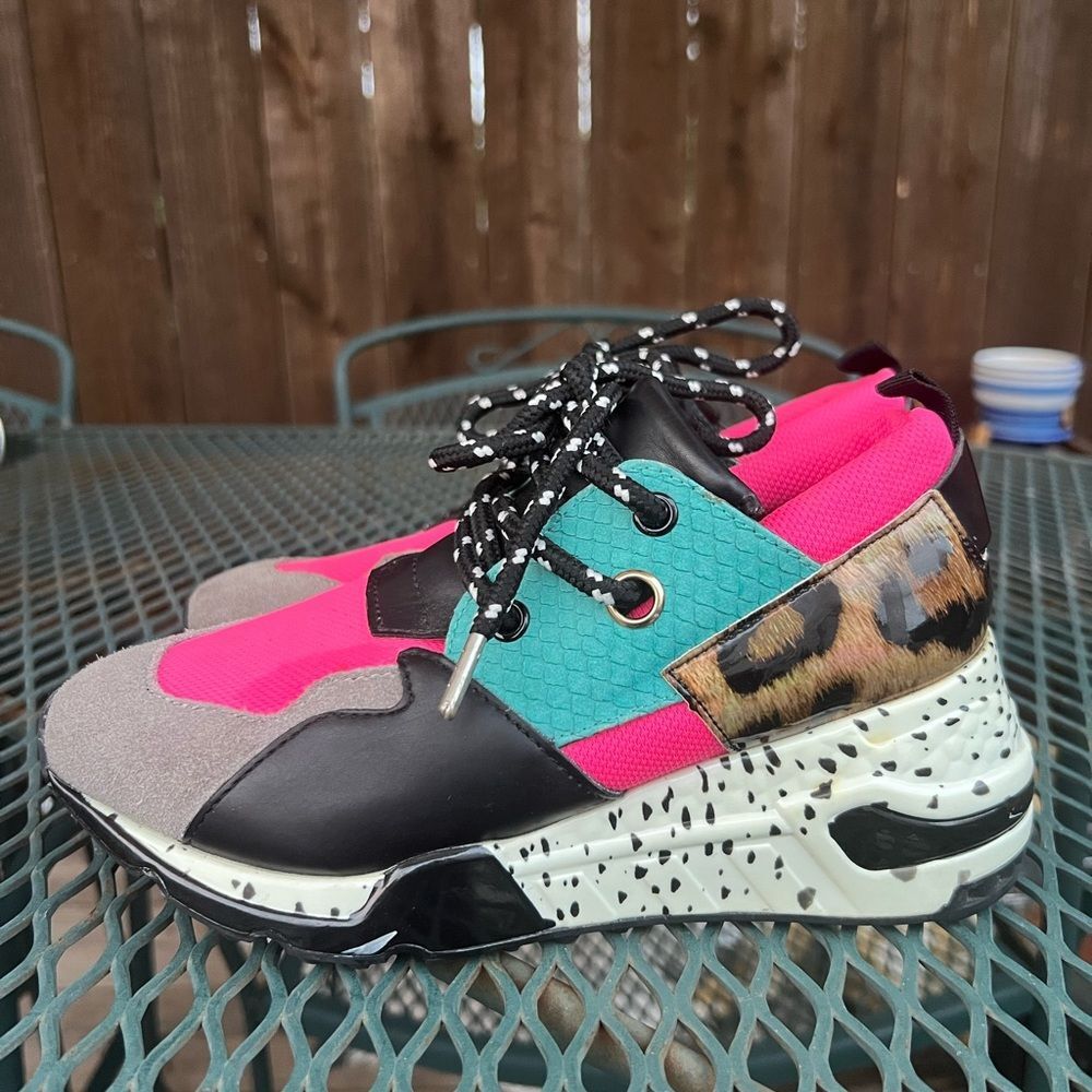 STEVE MADDEN Women's Cliff Trainers Sneakers Wedges Neon Pink Animal Size 6
